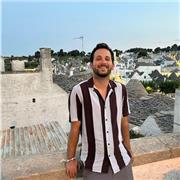 Profesor con más de cuatro años de experiencia en centros concertados y privados impartiendo materias de CCSS